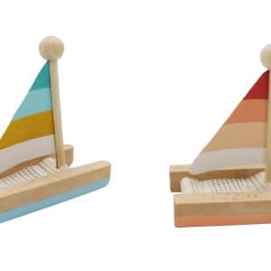 סירת קאטמרן מעץ